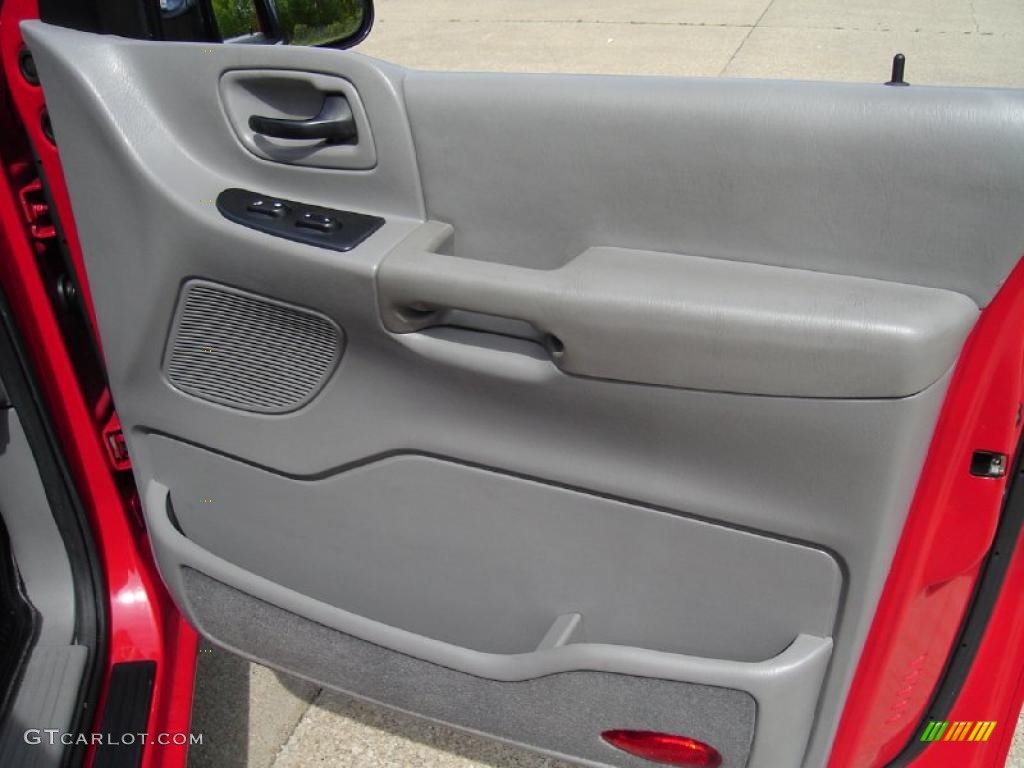 2001 Windstar LX - Bright Red Metallic / Medium Graphite photo #16