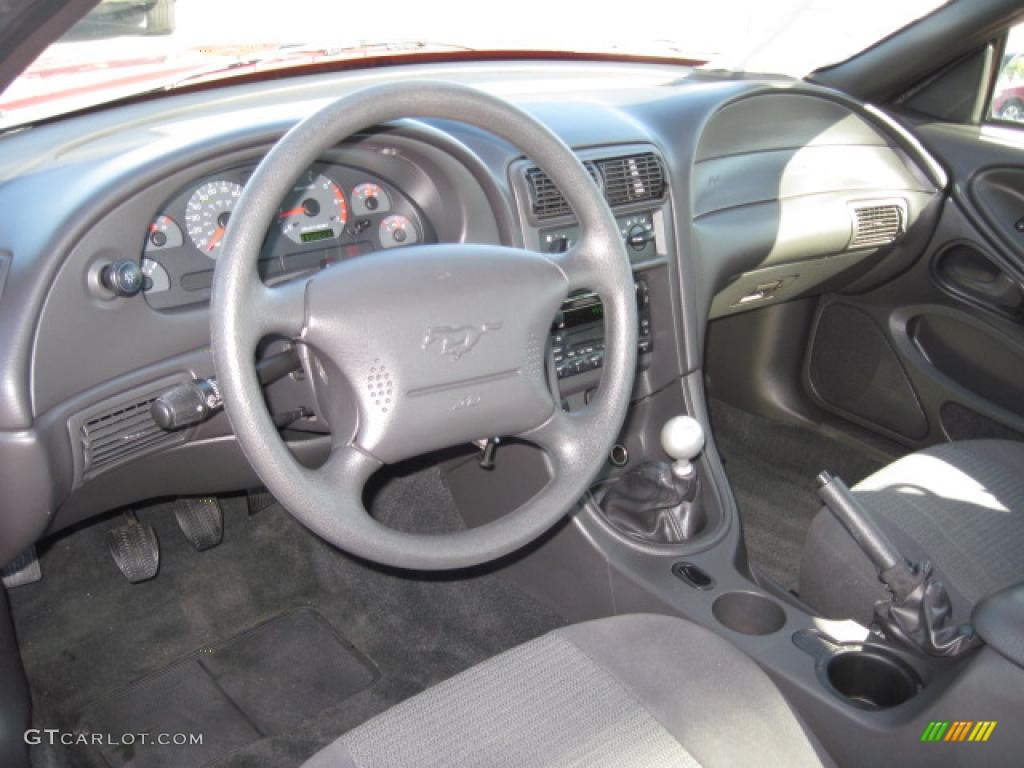 2001 Mustang V6 Coupe - Laser Red Metallic / Dark Charcoal photo #14