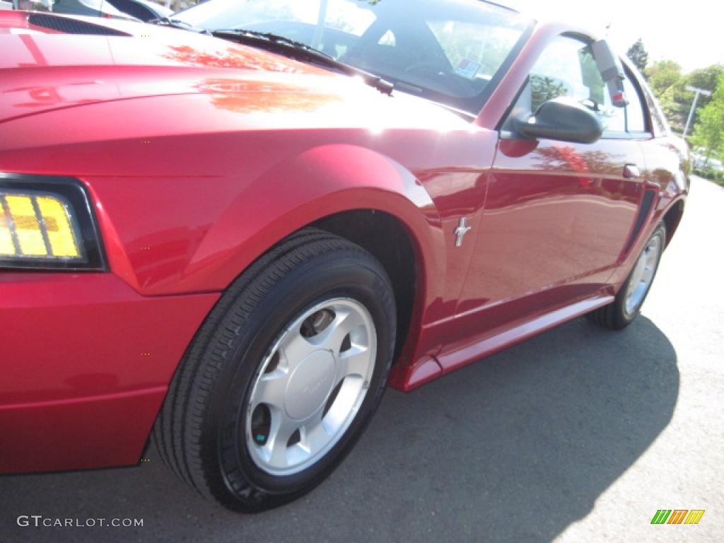 2001 Mustang V6 Coupe - Laser Red Metallic / Dark Charcoal photo #33