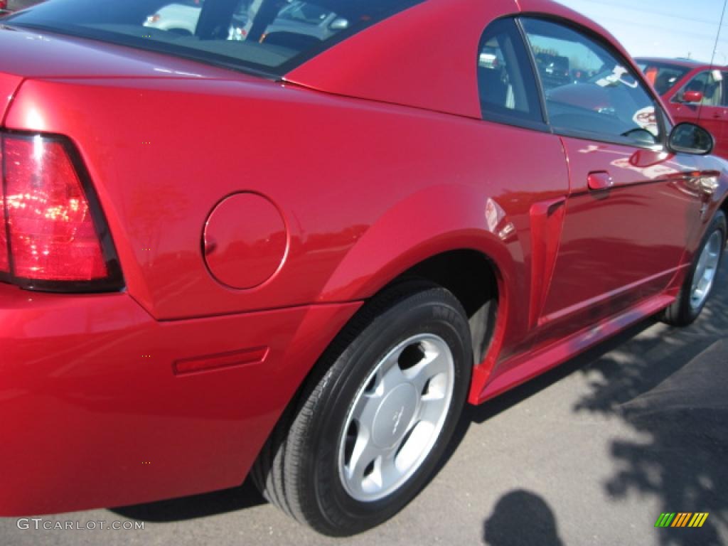 2001 Mustang V6 Coupe - Laser Red Metallic / Dark Charcoal photo #37