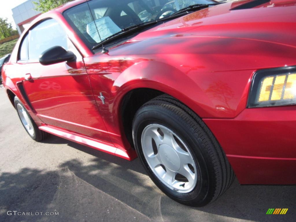 2001 Mustang V6 Coupe - Laser Red Metallic / Dark Charcoal photo #38