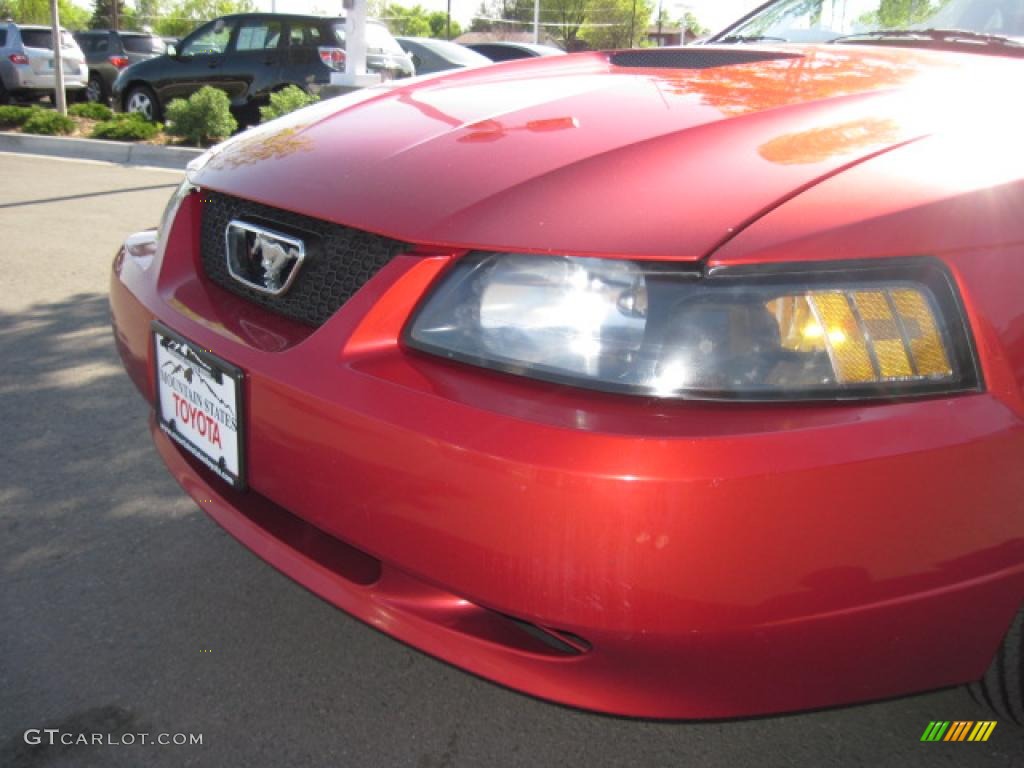 2001 Mustang V6 Coupe - Laser Red Metallic / Dark Charcoal photo #40