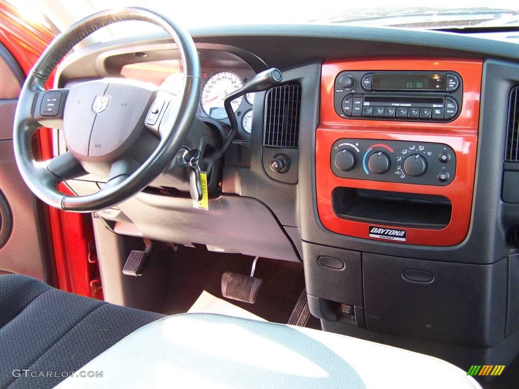 2005 Ram 1500 SLT Daytona Quad Cab 4x4 - Go ManGo! / Dark Slate Gray photo #15