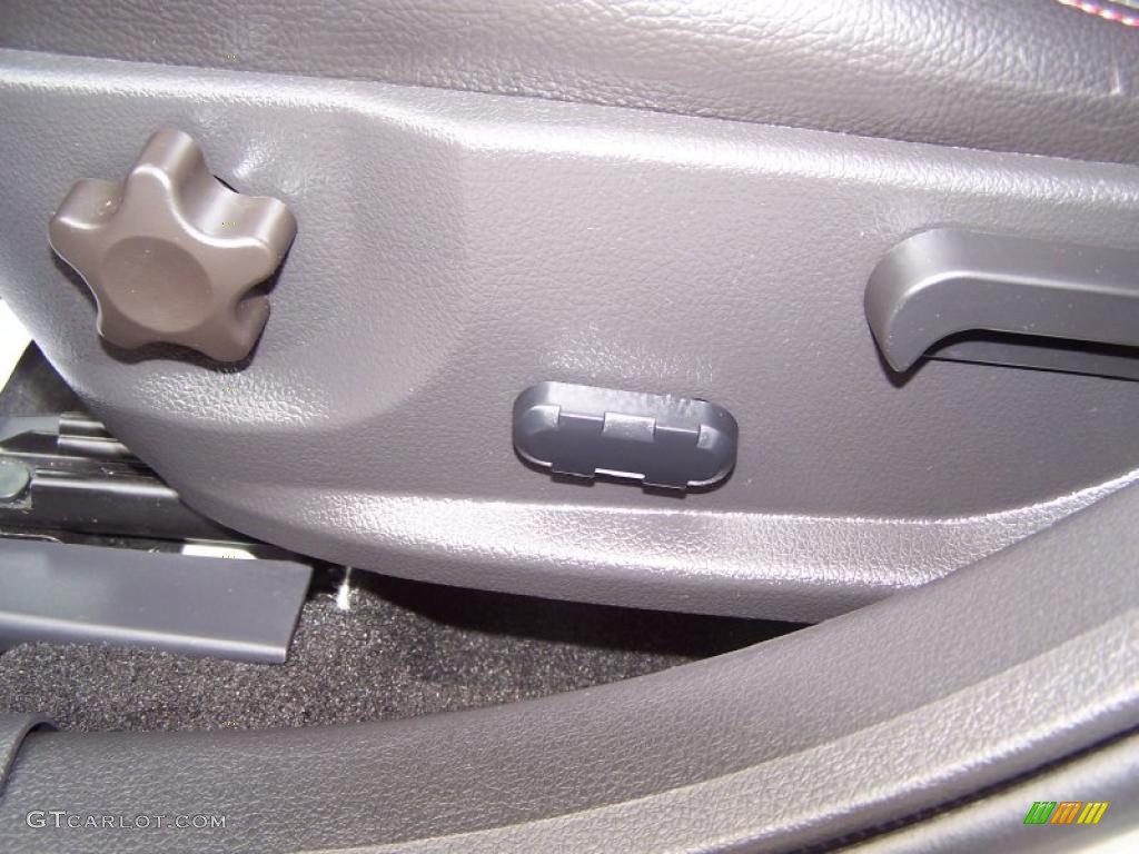 2009 Fusion SE - White Suede / Charcoal Black photo #22
