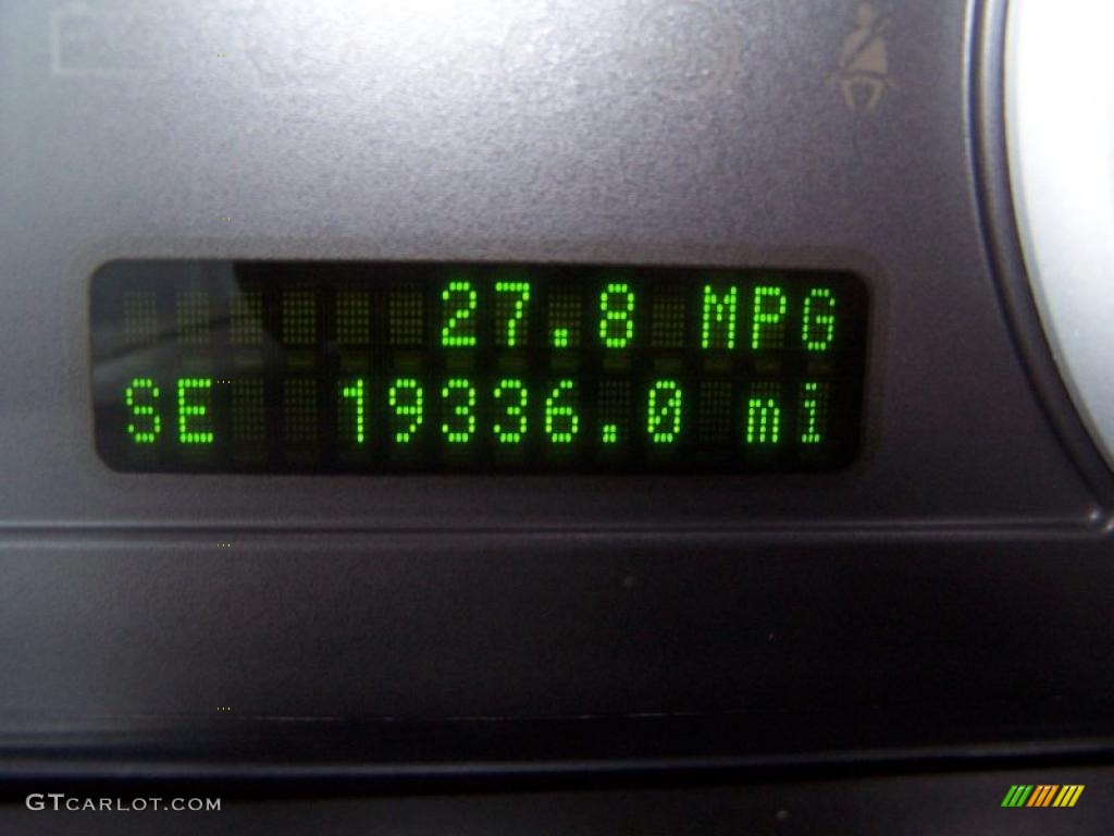 2009 Fusion SE - White Suede / Charcoal Black photo #25