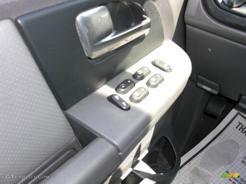 2003 Expedition XLT 4x4 - Laser Red Tinted Metallic / Flint Grey photo #15