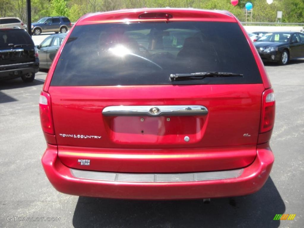 2002 Town & Country eL - Inferno Red Tinted Pearlcoat / Taupe photo #6