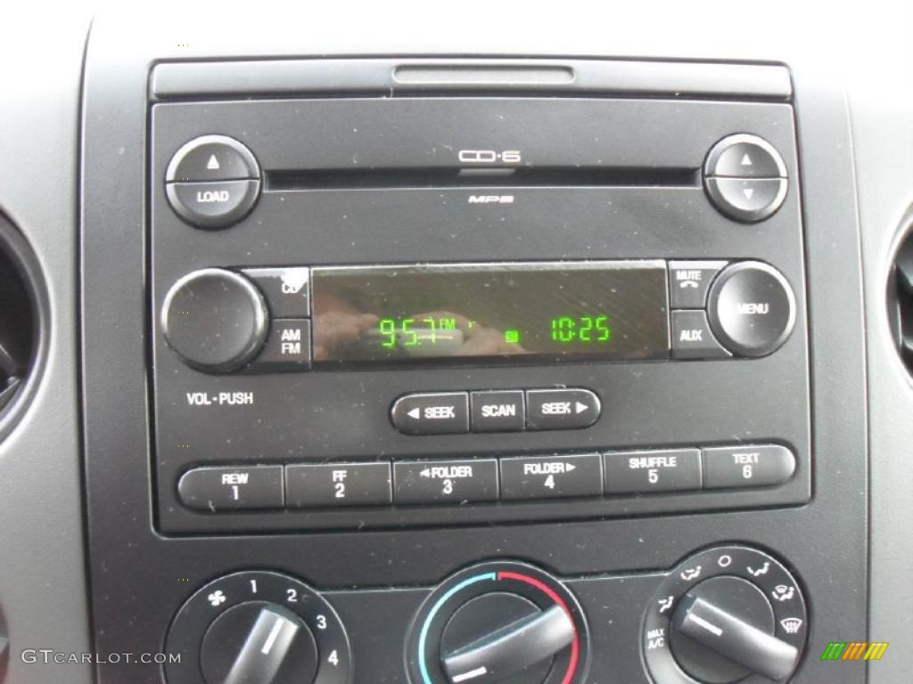 2005 F150 STX Regular Cab 4x4 - Silver Metallic / Medium Flint Grey photo #11