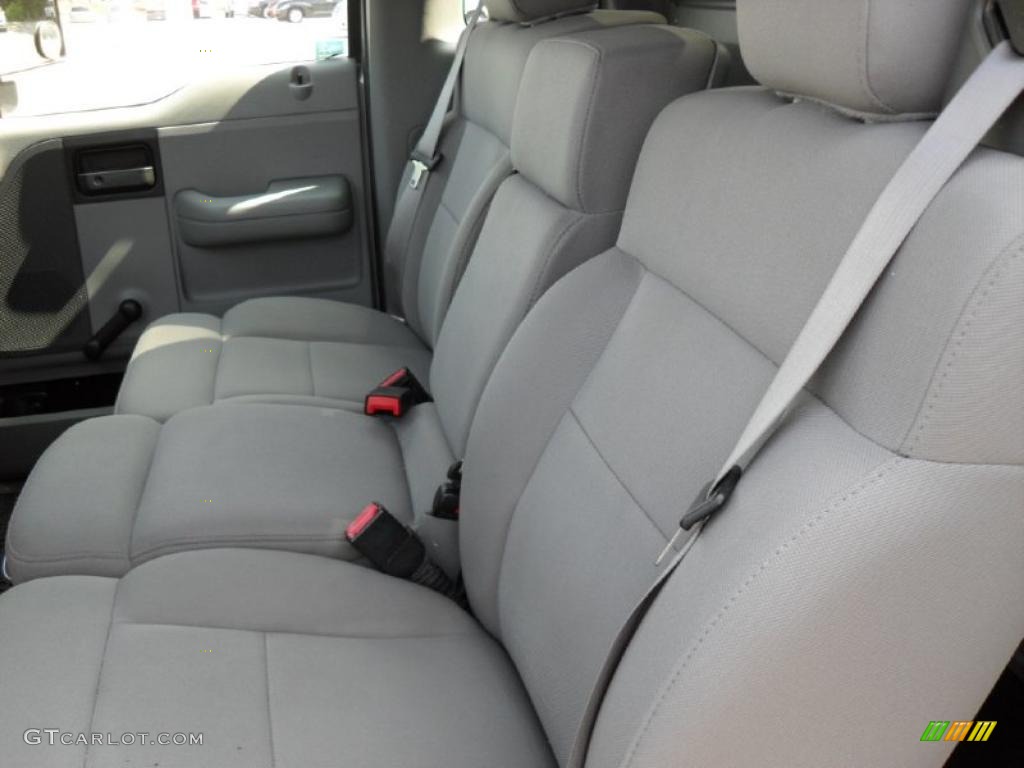 2005 F150 STX Regular Cab 4x4 - Silver Metallic / Medium Flint Grey photo #15