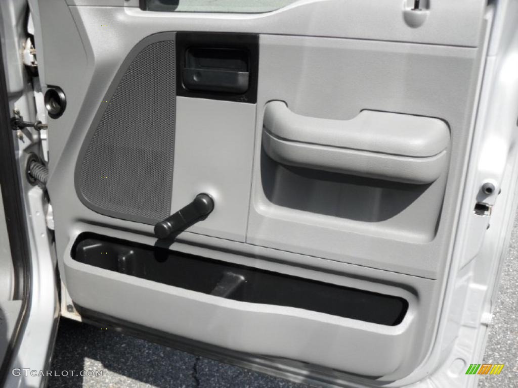 2005 F150 STX Regular Cab 4x4 - Silver Metallic / Medium Flint Grey photo #21