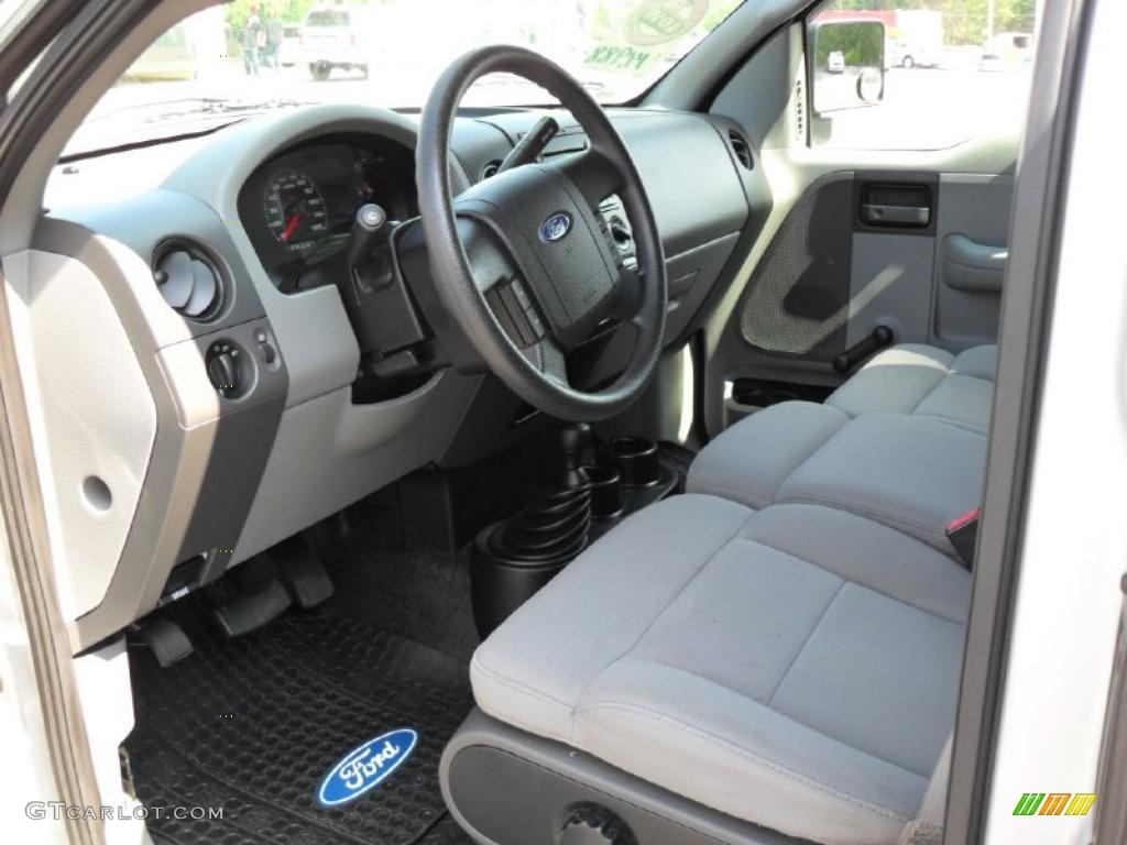 2005 F150 STX Regular Cab 4x4 - Silver Metallic / Medium Flint Grey photo #25