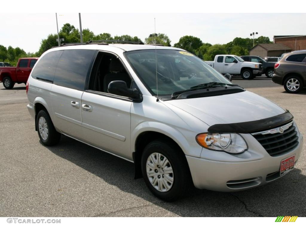 Bright Silver Metallic Chrysler Town & Country