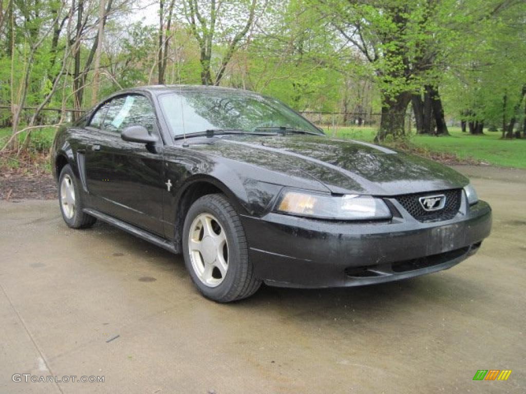 2003 Mustang V6 Coupe - Black / Dark Charcoal photo #2