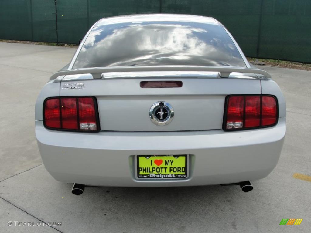 2005 Mustang V6 Premium Coupe - Satin Silver Metallic / Light Graphite photo #4