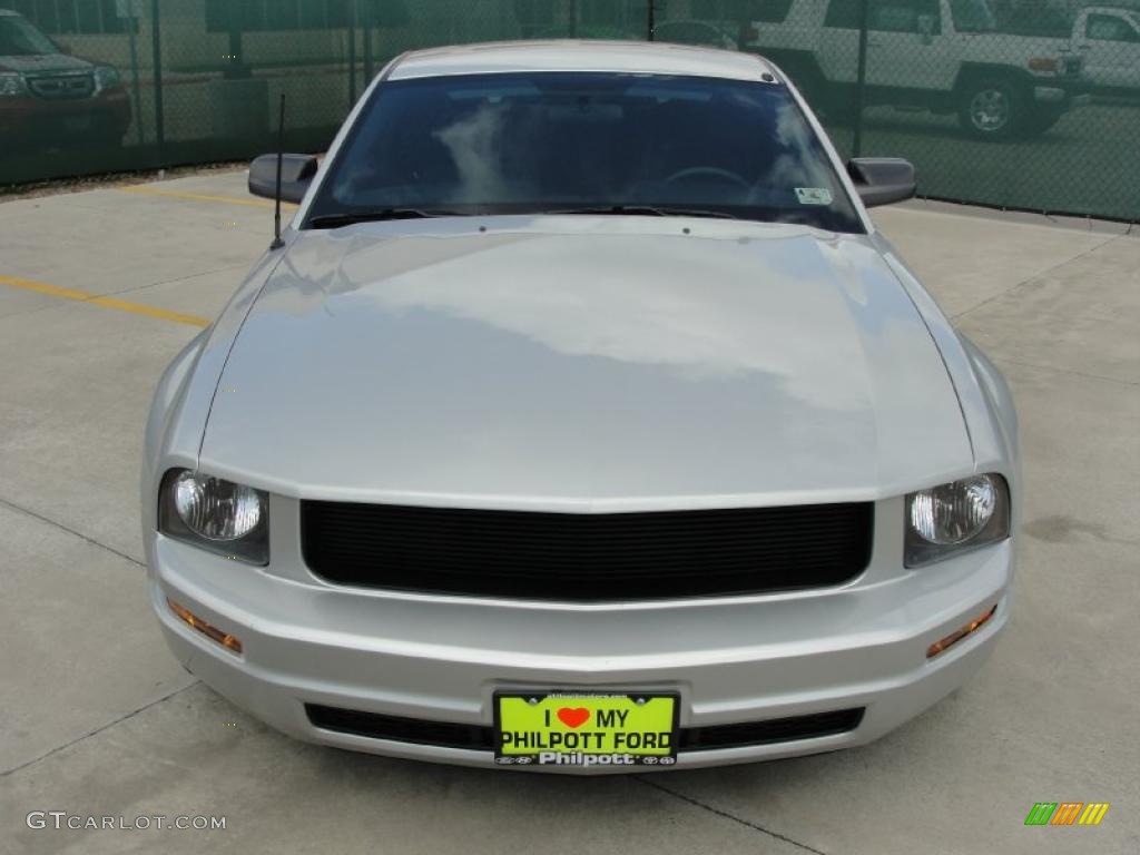 2005 Mustang V6 Premium Coupe - Satin Silver Metallic / Light Graphite photo #8