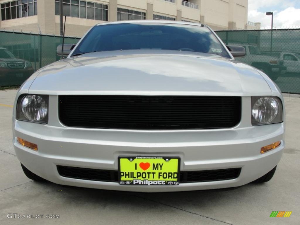 2005 Mustang V6 Premium Coupe - Satin Silver Metallic / Light Graphite photo #9