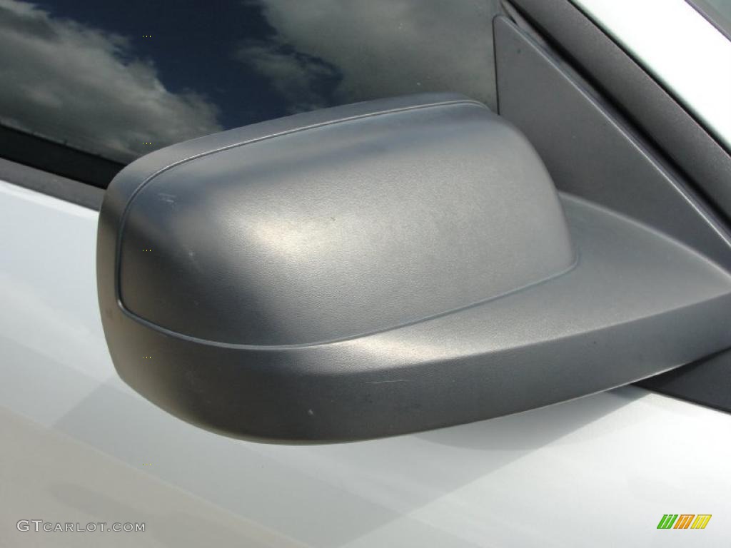 2005 Mustang V6 Premium Coupe - Satin Silver Metallic / Light Graphite photo #18