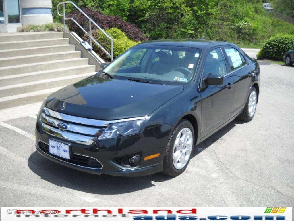 2010 Fusion SE - Atlantis Green Metallic / Camel photo #2