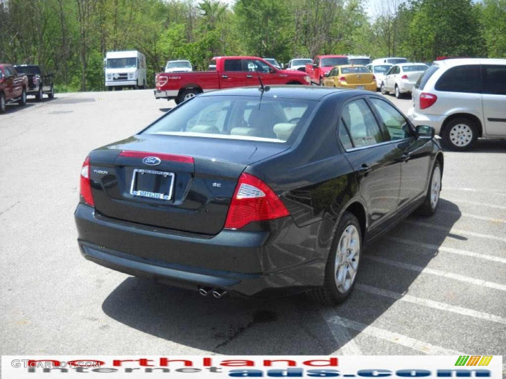 2010 Fusion SE - Atlantis Green Metallic / Camel photo #6