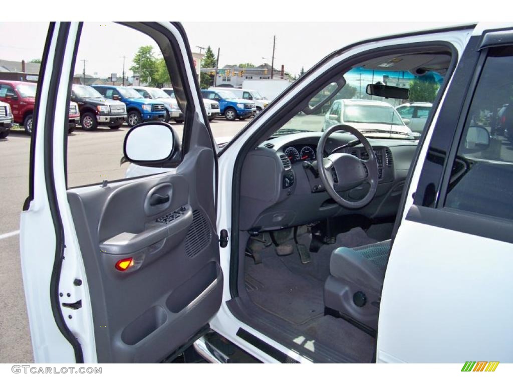 2002 F150 XLT SuperCrew 4x4 - Oxford White / Dark Graphite photo #11