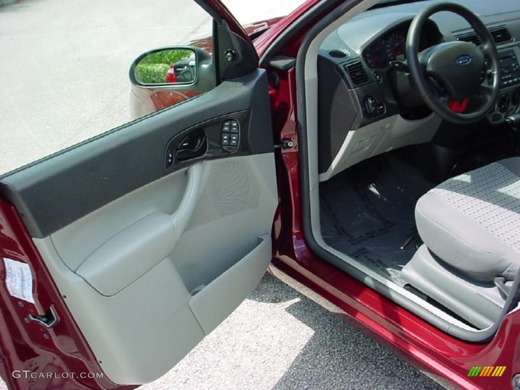 2007 Focus ZX4 SES Sedan - Dark Toreador Red Metallic / Charcoal/Light Flint photo #15