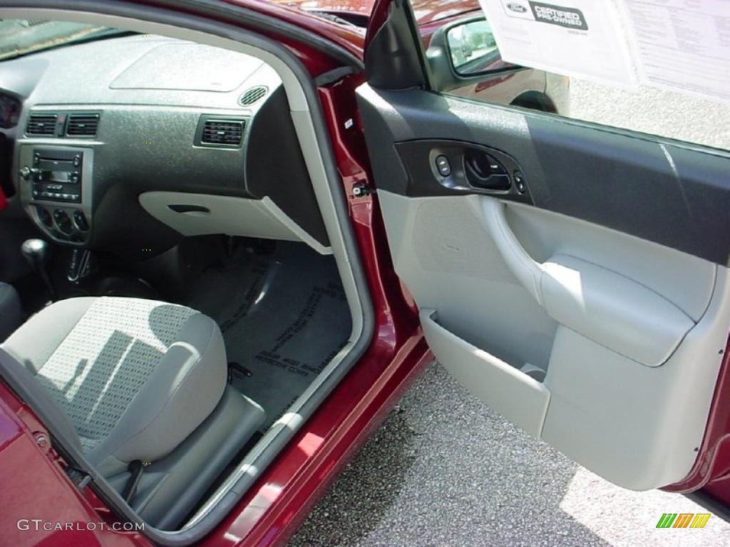 2007 Focus ZX4 SES Sedan - Dark Toreador Red Metallic / Charcoal/Light Flint photo #18