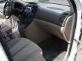 2009 Clear White Kia Sedona LX  photo #17