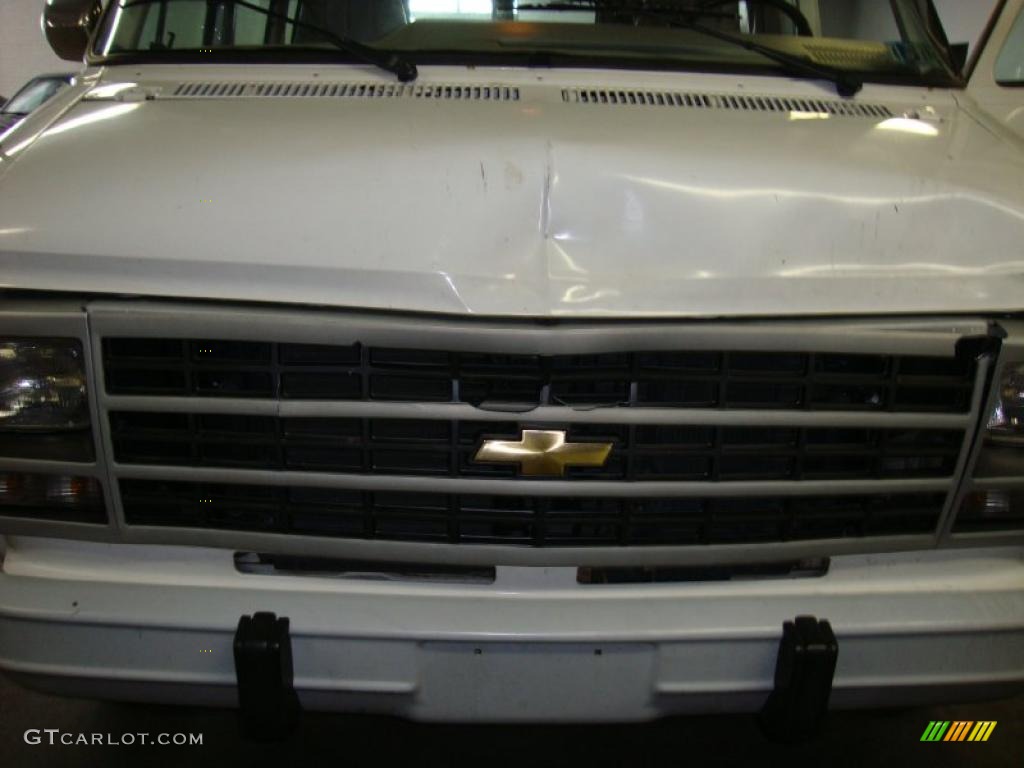 1995 Chevy Van G30 Cargo - White / Gray photo #22