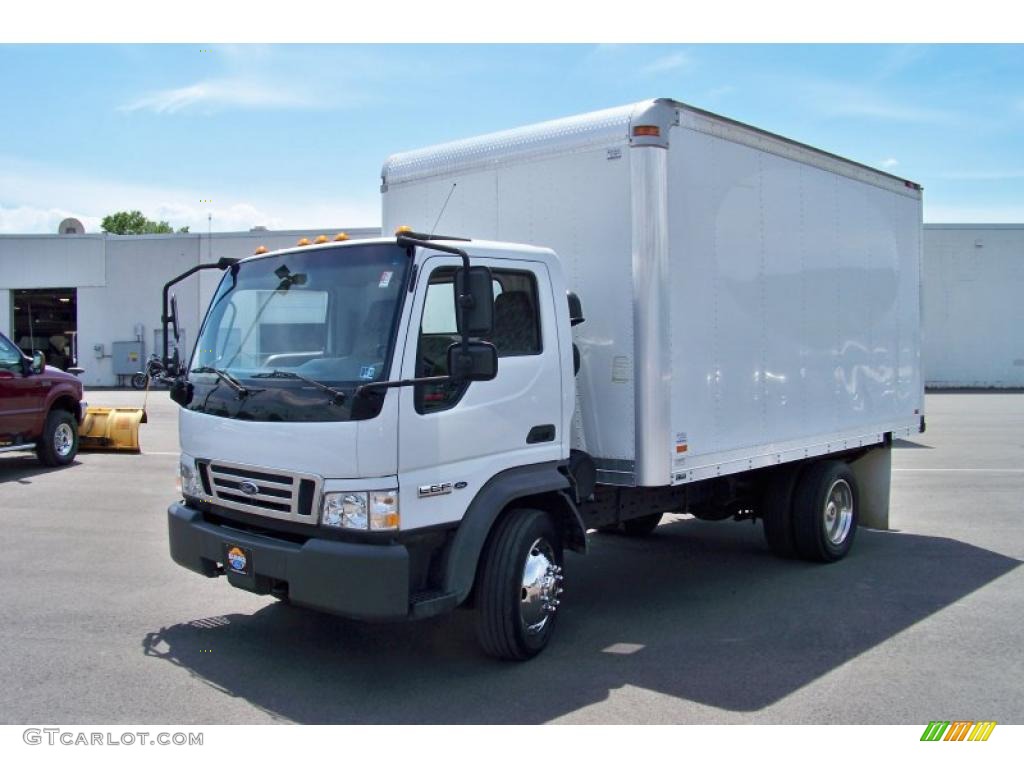 2006 LCF Truck LCF-45 - Oxford White / Medium Graphite photo #1