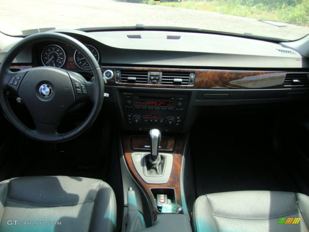 2006 3 Series 330xi Sedan - Jet Black / Black photo #38