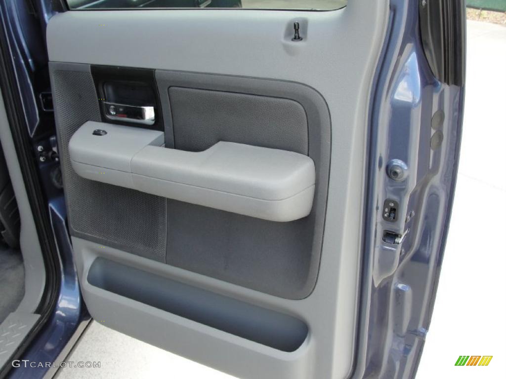 2004 F150 XLT SuperCrew - Medium Wedgewood Blue Metallic / Dark Flint photo #32