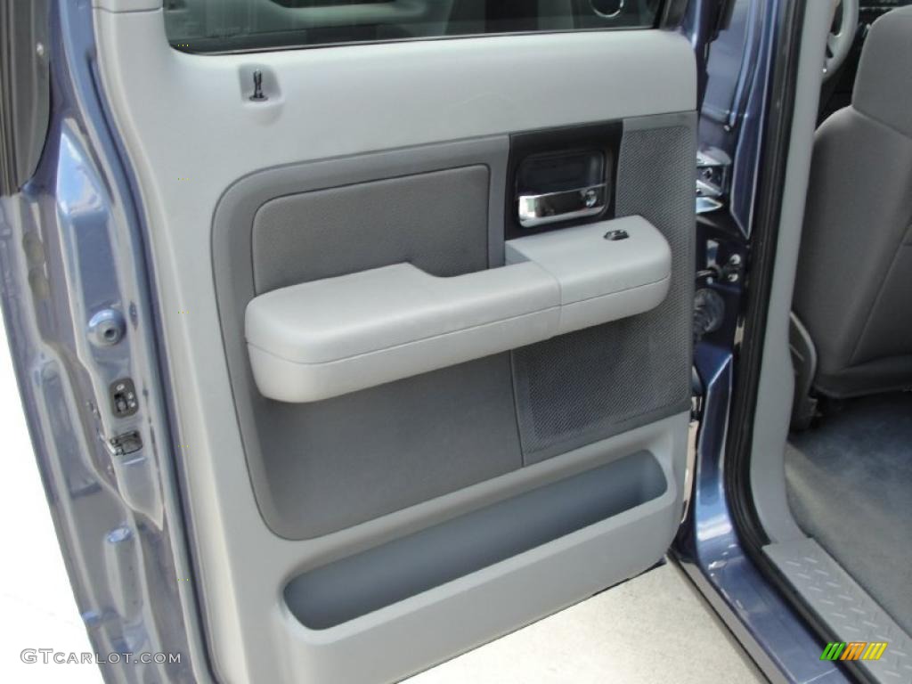 2004 F150 XLT SuperCrew - Medium Wedgewood Blue Metallic / Dark Flint photo #34