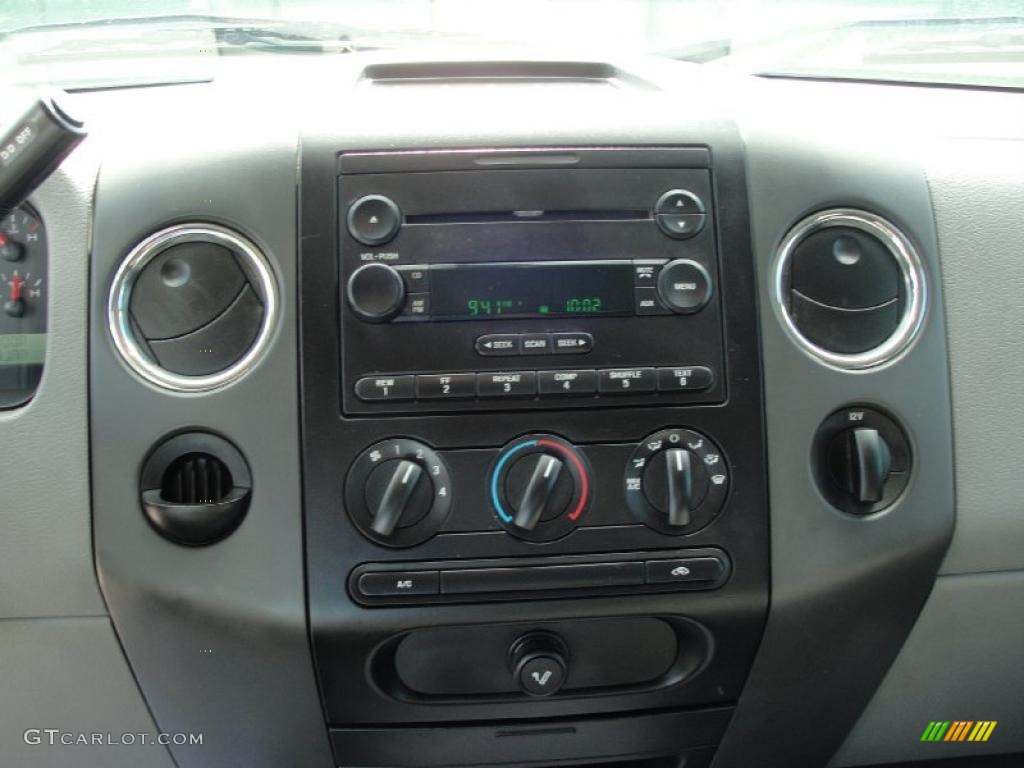 2004 F150 XLT SuperCrew - Medium Wedgewood Blue Metallic / Dark Flint photo #41