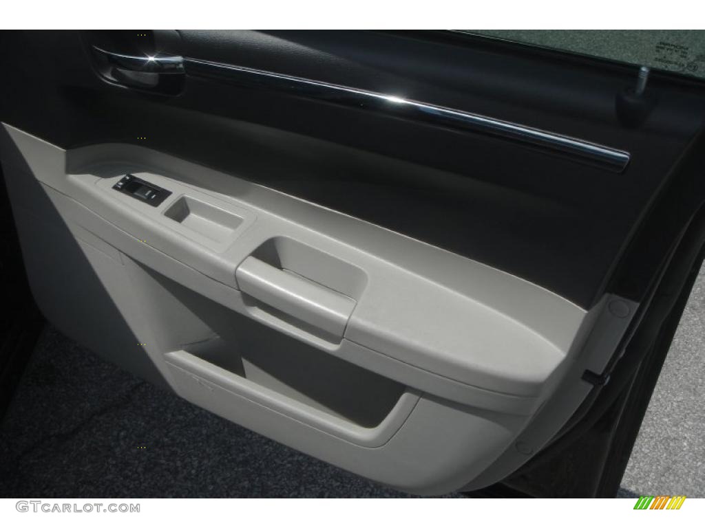 2007 300 Limited - Brilliant Black / Dark Slate Gray/Light Graystone photo #40