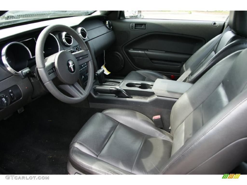 2005 Mustang V6 Deluxe Coupe - Black / Dark Charcoal photo #8