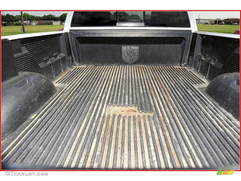 2005 Ram 3500 SLT Quad Cab 4x4 Dually - Bright White / Taupe photo #23