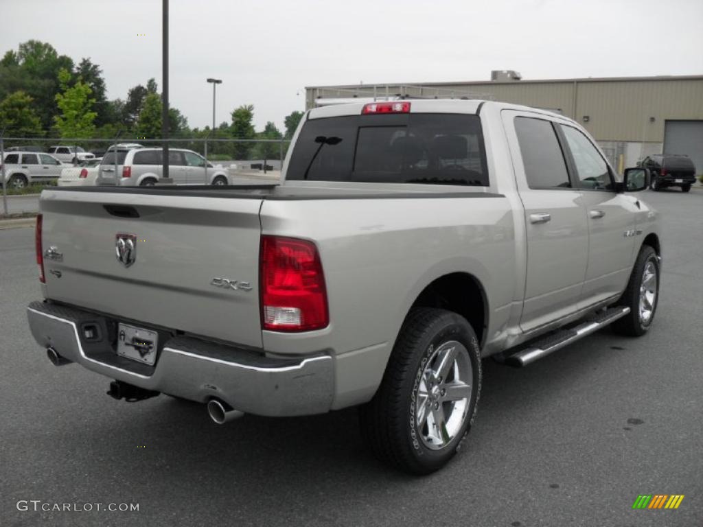 2010 Ram 1500 Big Horn Crew Cab 4x4 - Light Graystone Pearl / Dark Slate/Medium Graystone photo #4