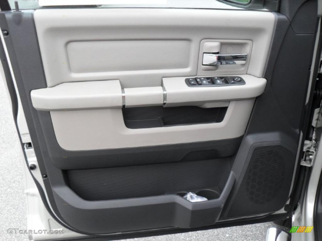 2010 Ram 1500 Big Horn Crew Cab 4x4 - Light Graystone Pearl / Dark Slate/Medium Graystone photo #9