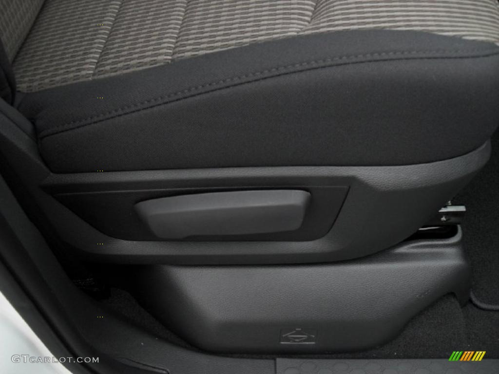 2010 Ram 1500 ST Quad Cab 4x4 - Stone White / Dark Slate/Medium Graystone photo #19