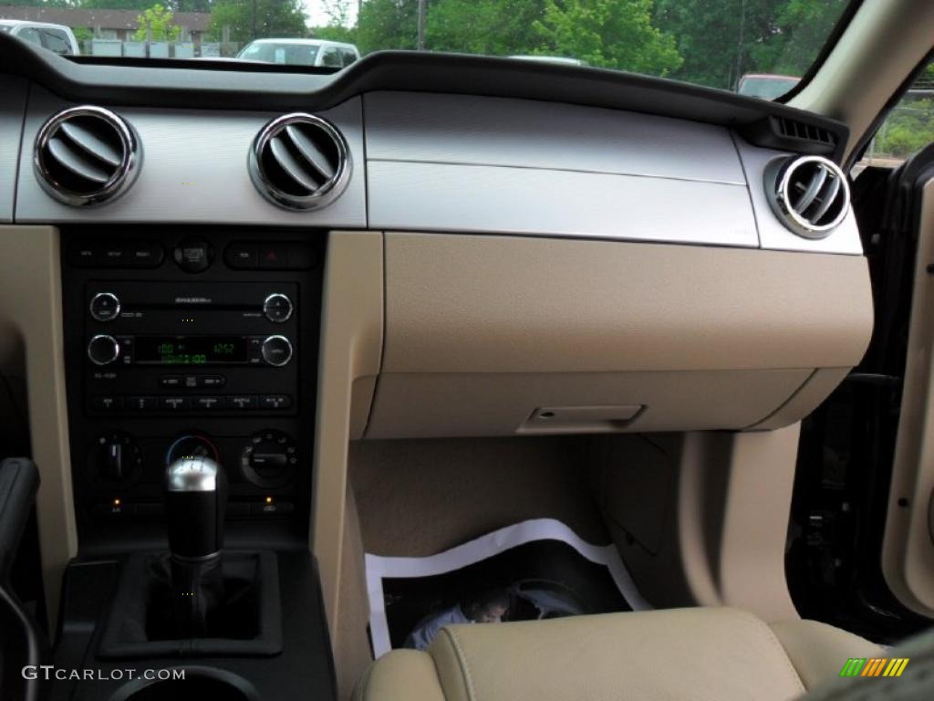 2008 Mustang GT Premium Coupe - Black / Medium Parchment photo #15
