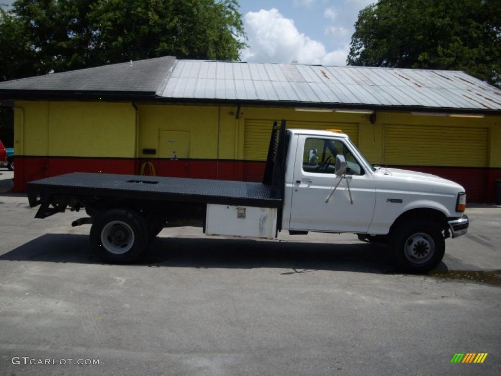 1997 F350 XL Regular Cab Dually Chassis Flat Bed - Oxford White / Opal Grey photo #2