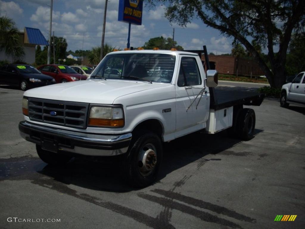 1997 F350 XL Regular Cab Dually Chassis Flat Bed - Oxford White / Opal Grey photo #7