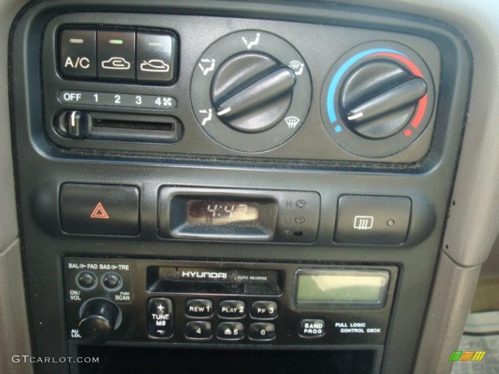 1998 Hyundai Sonata GL Controls Photos