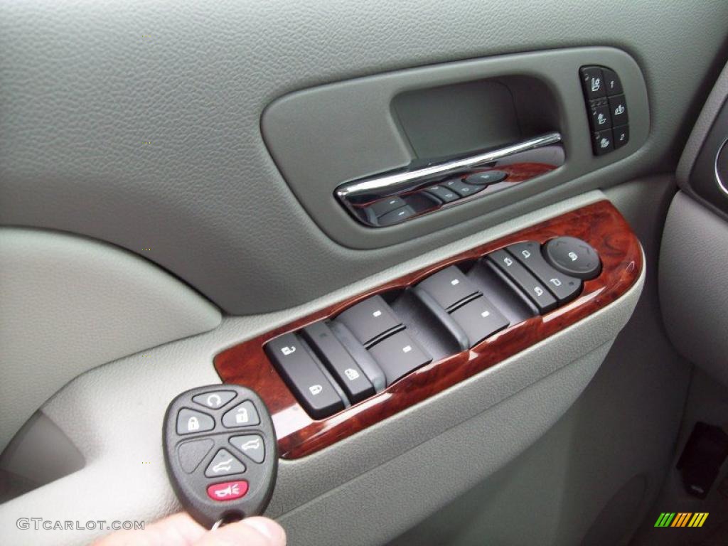 2010 Tahoe LTZ 4x4 - Black / Light Titanium/Dark Titanium photo #14