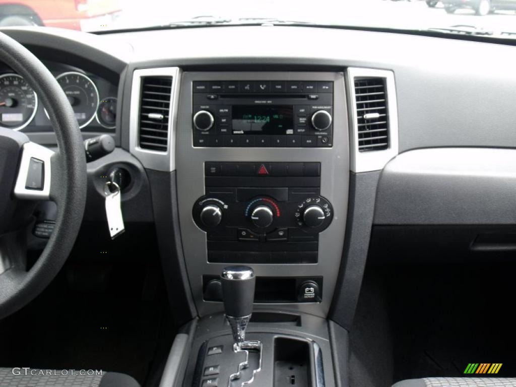 2008 Grand Cherokee Laredo - Bright Silver Metallic / Dark Slate Gray photo #18