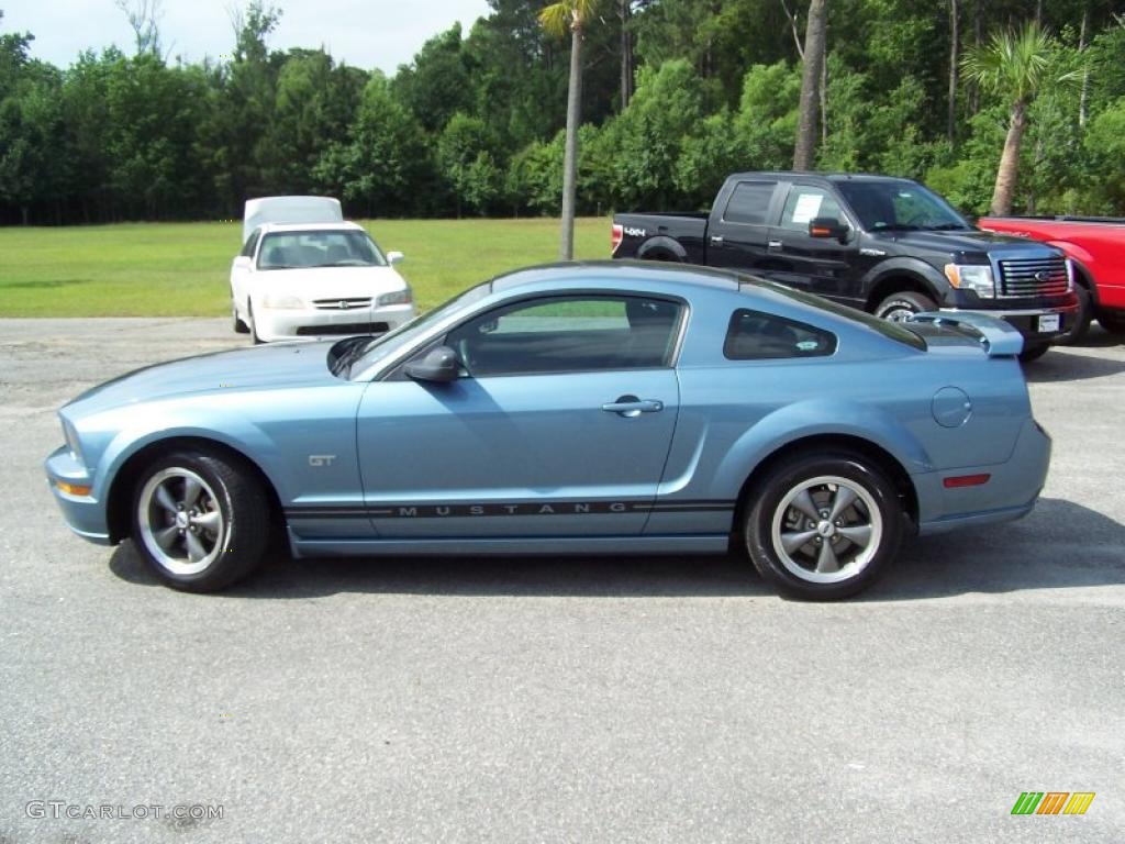 2005 Mustang GT Deluxe Coupe - Windveil Blue Metallic / Dark Charcoal photo #8