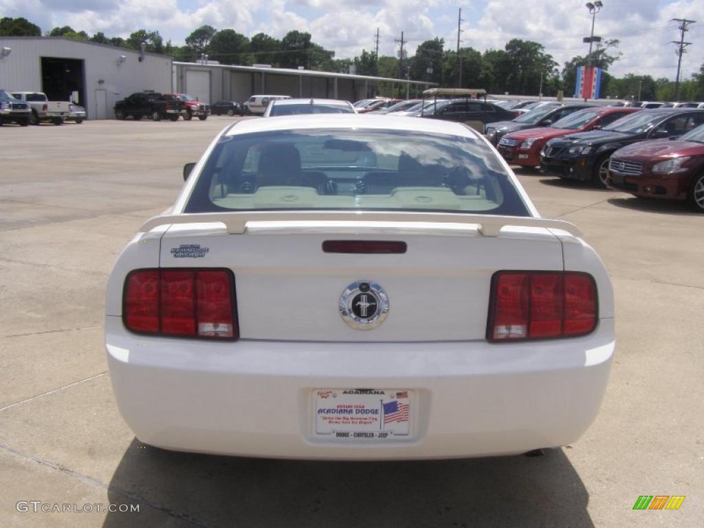 2005 Mustang V6 Deluxe Coupe - Performance White / Medium Parchment photo #4