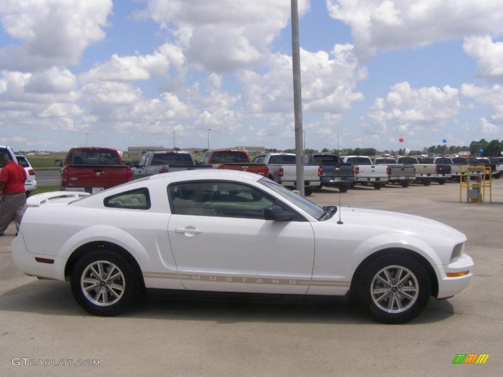 2005 Mustang V6 Deluxe Coupe - Performance White / Medium Parchment photo #6