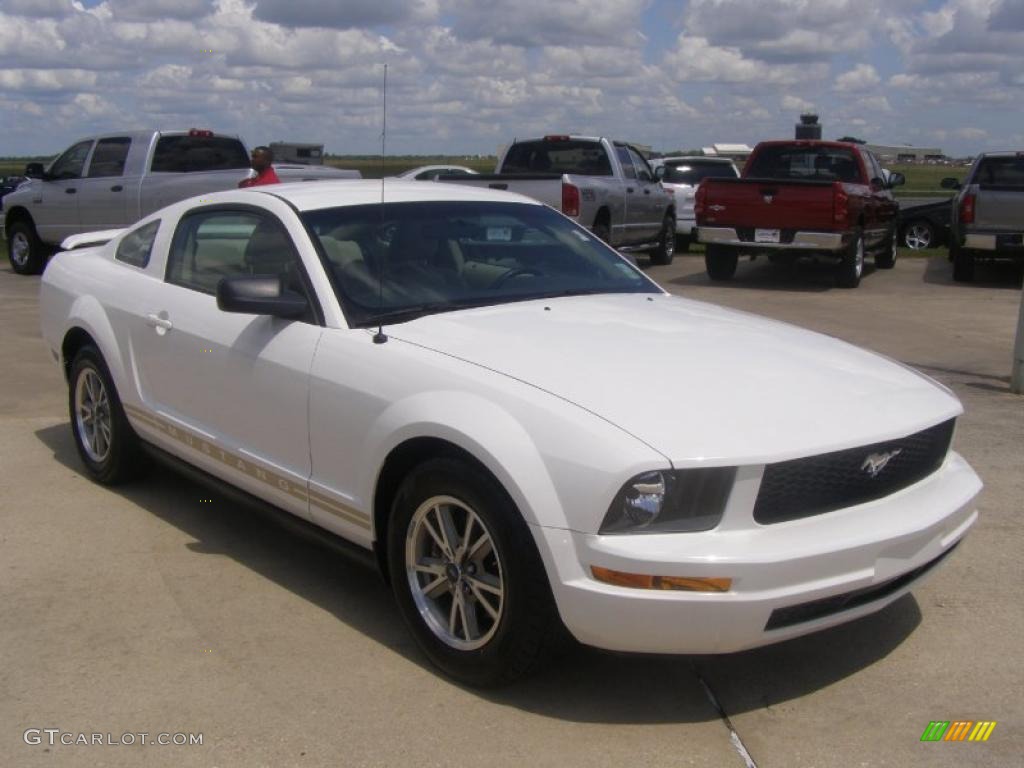 2005 Mustang V6 Deluxe Coupe - Performance White / Medium Parchment photo #7