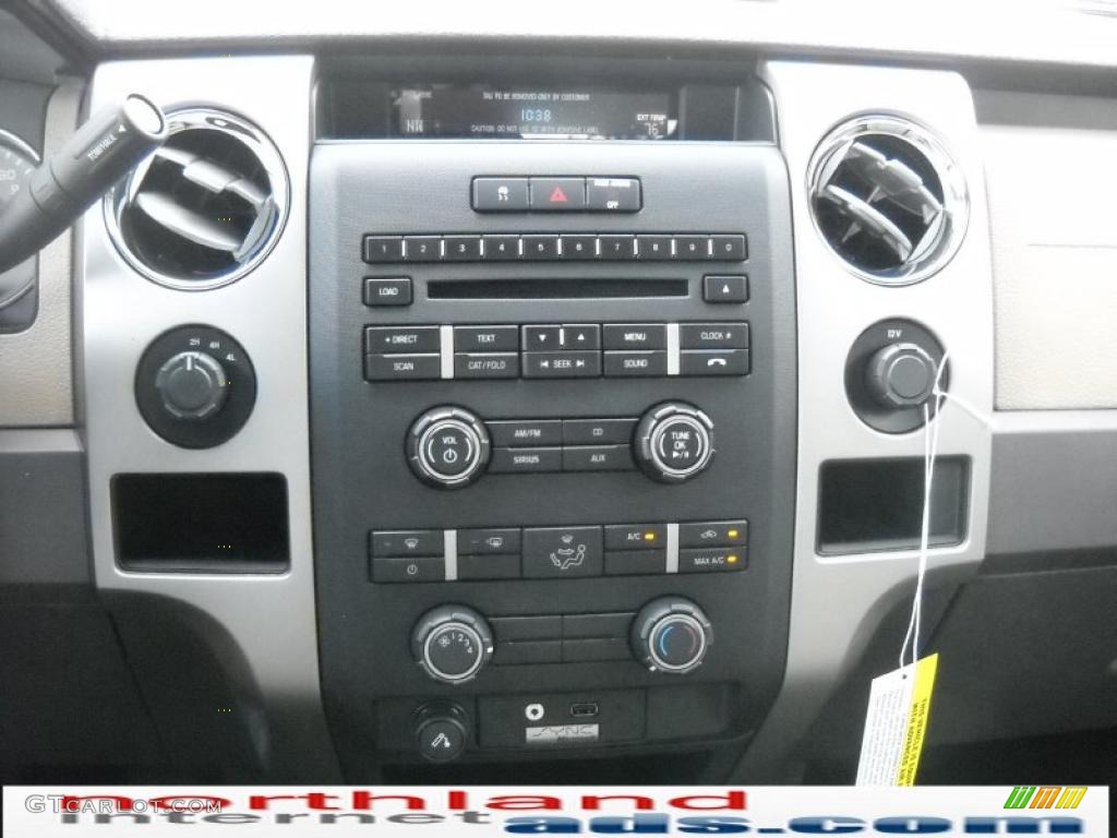 2010 F150 XLT SuperCrew 4x4 - Pueblo Gold Metallic / Medium Stone photo #17